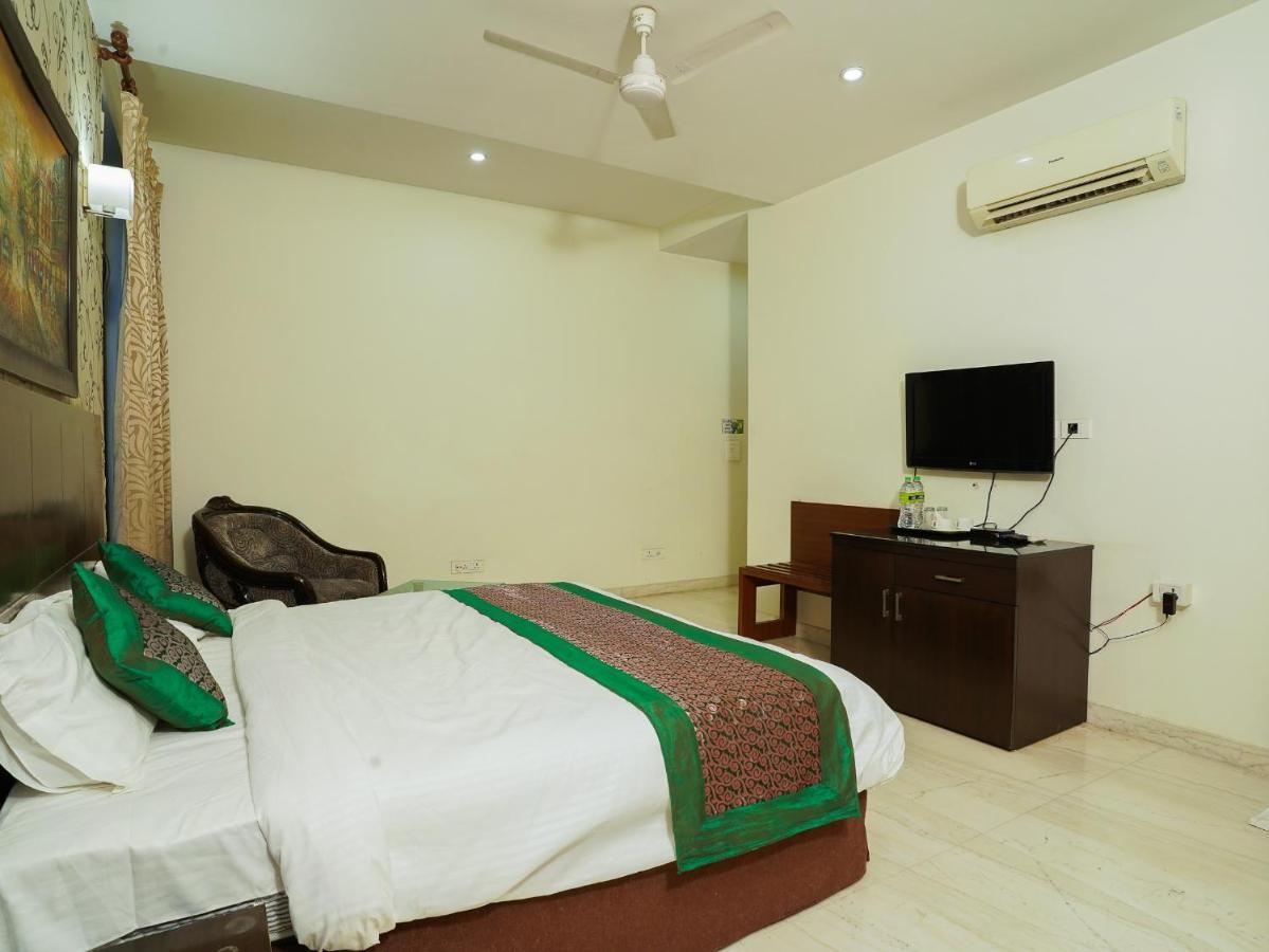 Lime Tree Hotel Sushant Lok Gurgaon Sector 29 Next To Iffco Chowk Metro Eksteriør bilde