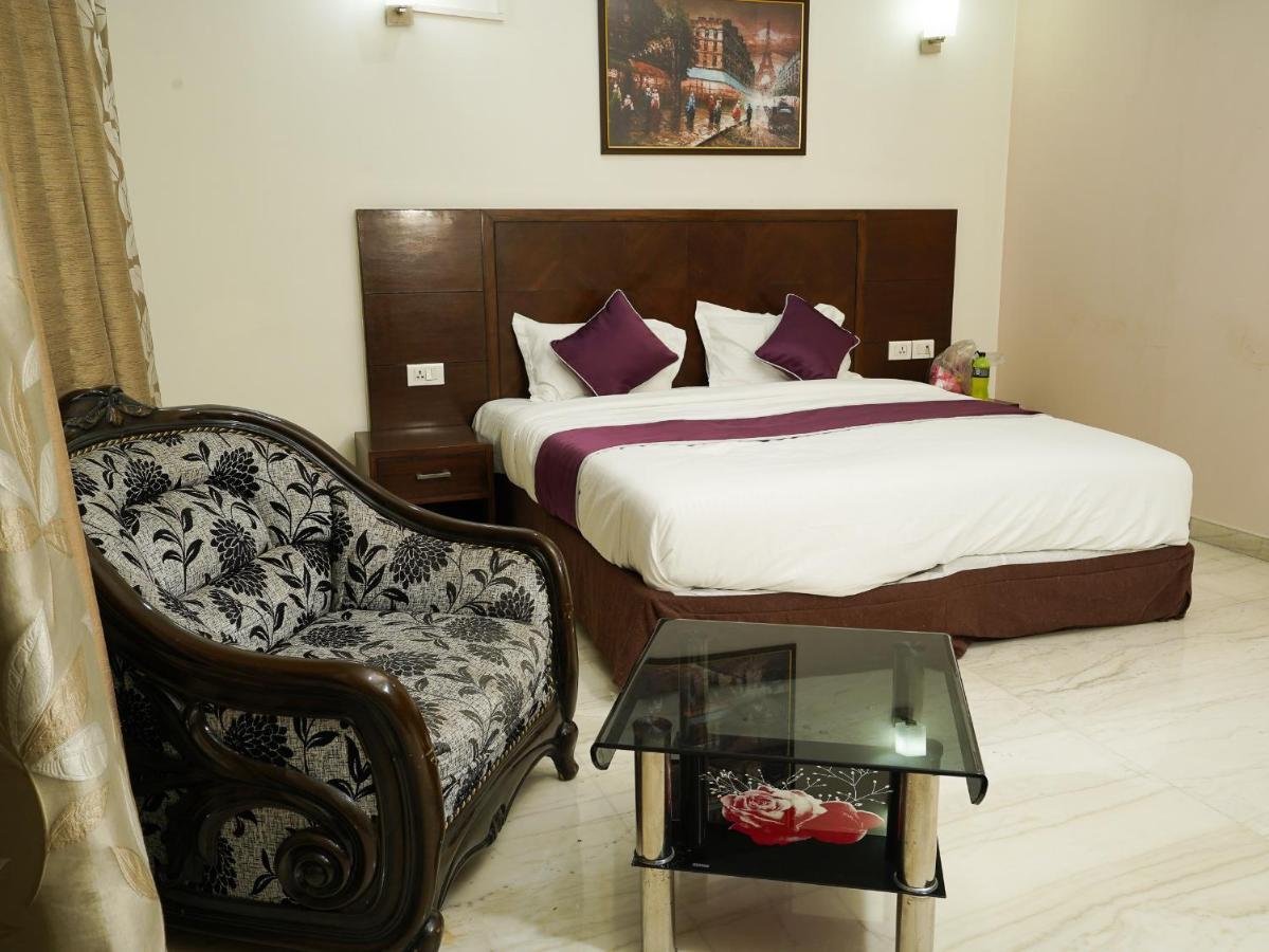 Lime Tree Hotel Sushant Lok Gurgaon Sector 29 Next To Iffco Chowk Metro Eksteriør bilde