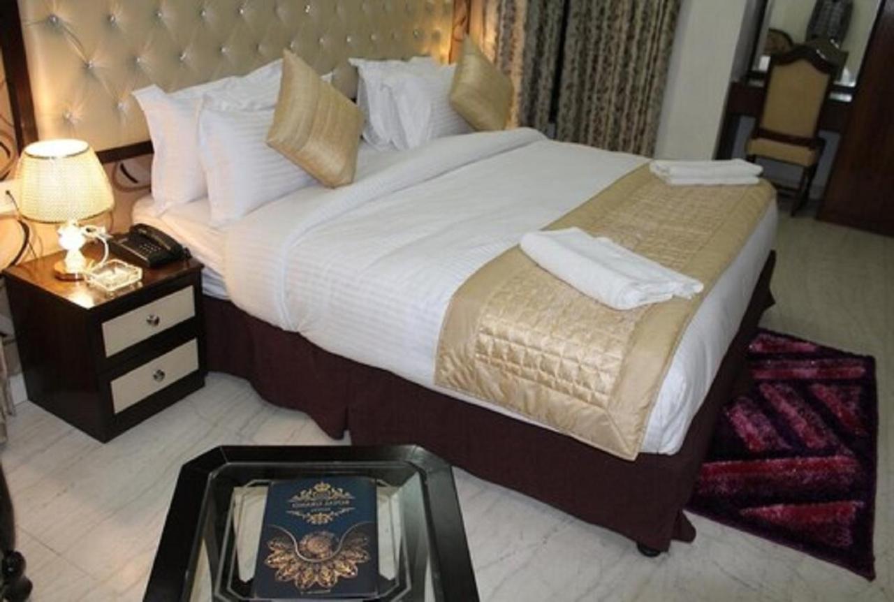 Lime Tree Hotel Sushant Lok Gurgaon Sector 29 Next To Iffco Chowk Metro Eksteriør bilde