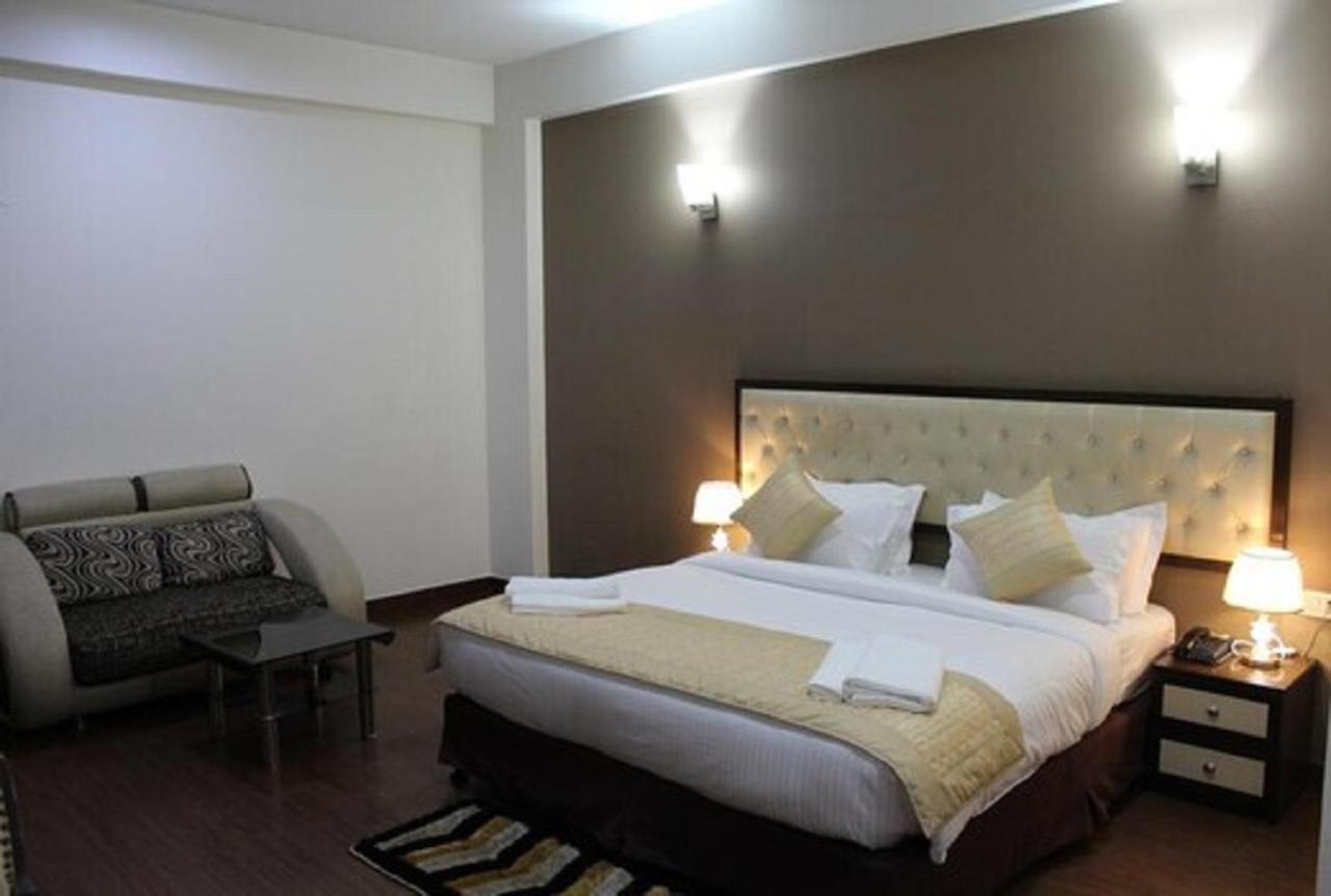 Lime Tree Hotel Sushant Lok Gurgaon Sector 29 Next To Iffco Chowk Metro Eksteriør bilde
