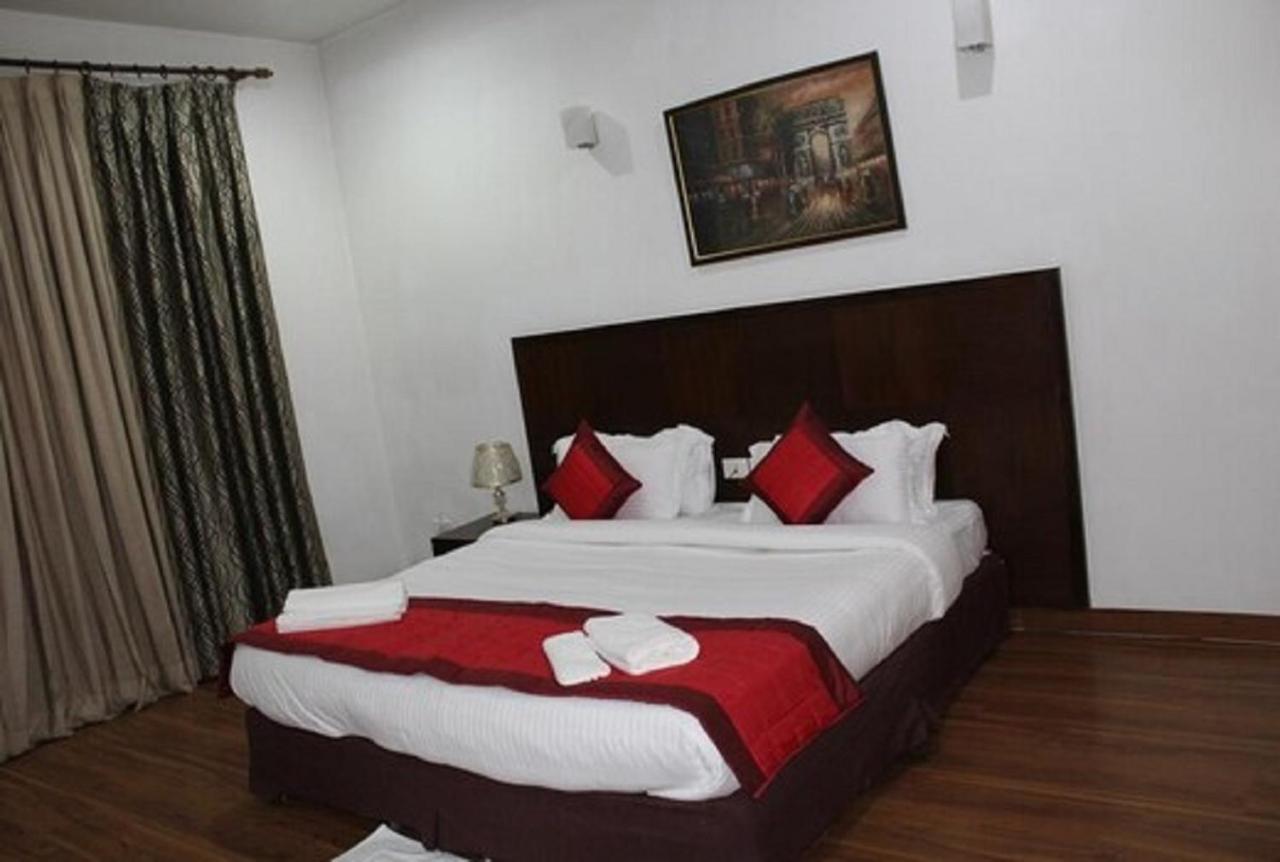Lime Tree Hotel Sushant Lok Gurgaon Sector 29 Next To Iffco Chowk Metro Eksteriør bilde