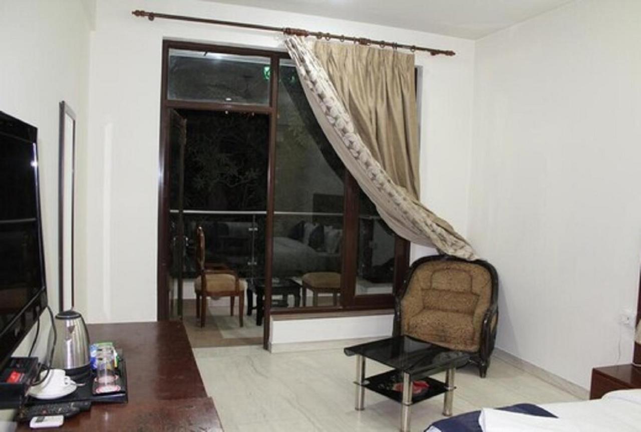 Lime Tree Hotel Sushant Lok Gurgaon Sector 29 Next To Iffco Chowk Metro Eksteriør bilde