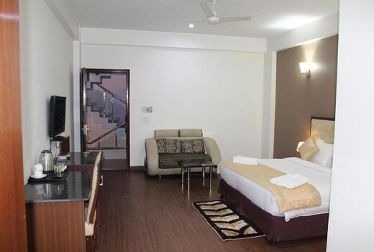 Lime Tree Hotel Sushant Lok Gurgaon Sector 29 Next To Iffco Chowk Metro Eksteriør bilde
