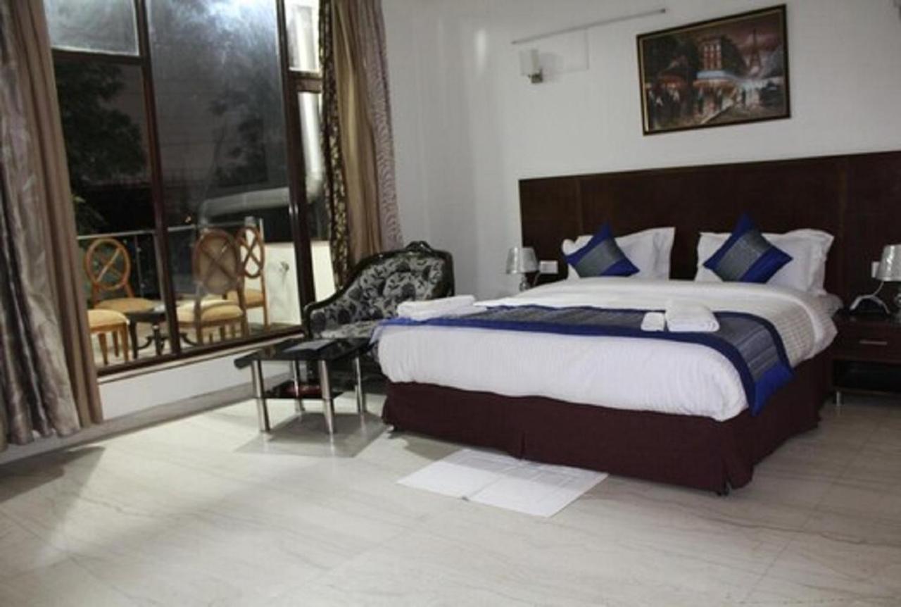 Lime Tree Hotel Sushant Lok Gurgaon Sector 29 Next To Iffco Chowk Metro Eksteriør bilde
