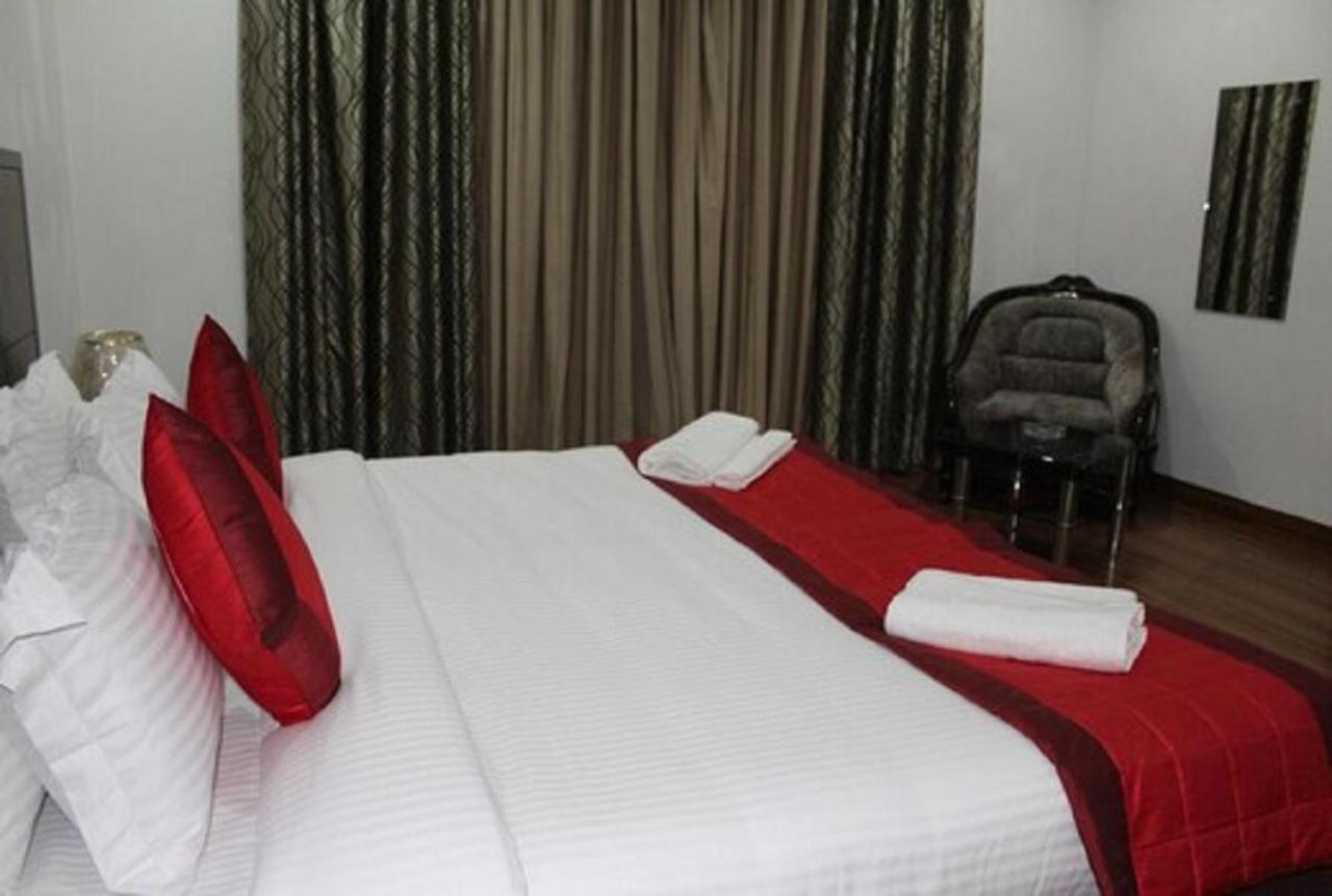 Lime Tree Hotel Sushant Lok Gurgaon Sector 29 Next To Iffco Chowk Metro Eksteriør bilde