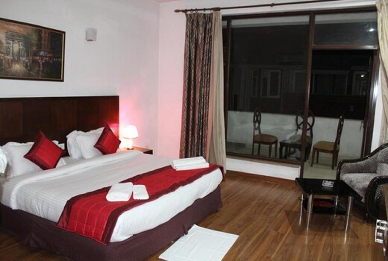 Lime Tree Hotel Sushant Lok Gurgaon Sector 29 Next To Iffco Chowk Metro Eksteriør bilde